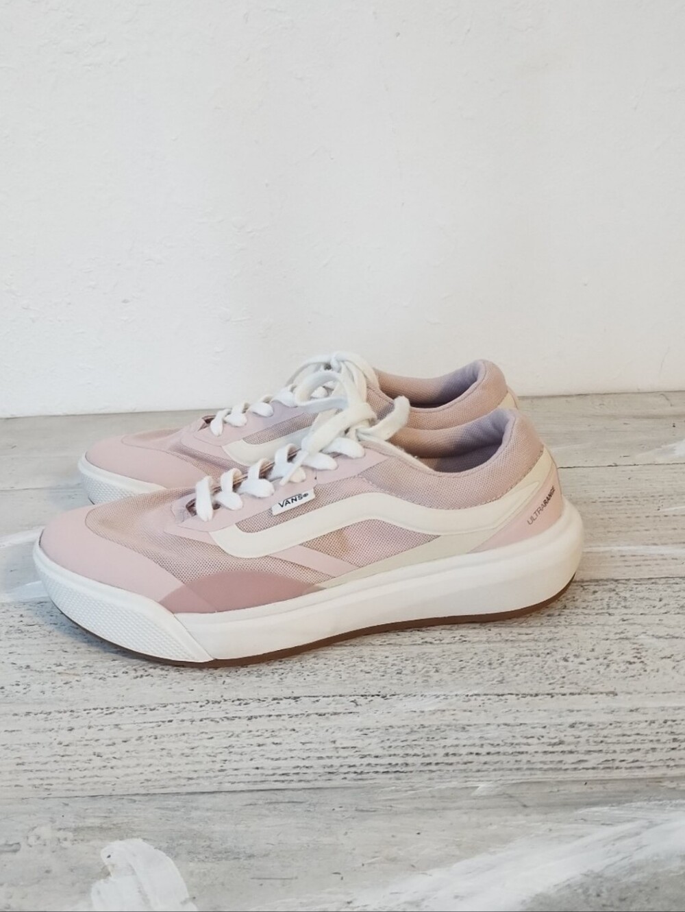 VANS U.S.A Women's Size 7 Pink MTE UltraRange 2.0 Sneaker Shoes